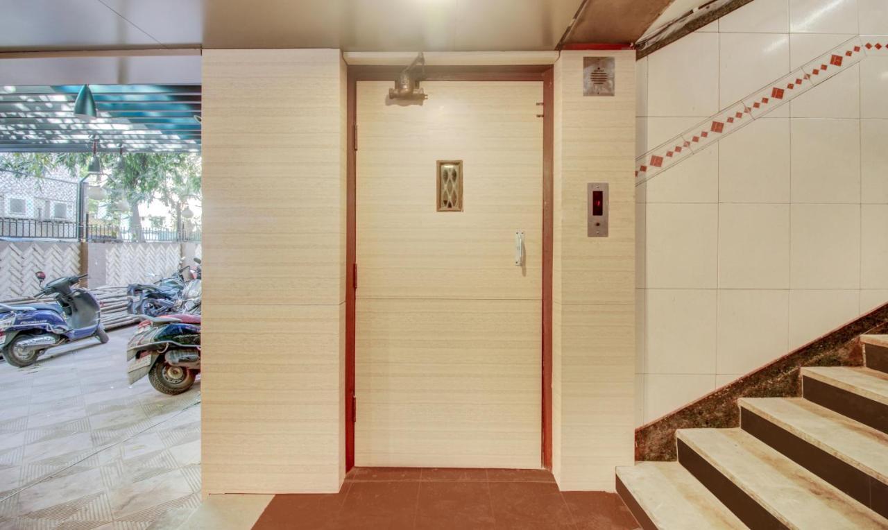 Treebo Cruz Royale Santacruz West Hotel Mumbai Exterior photo
