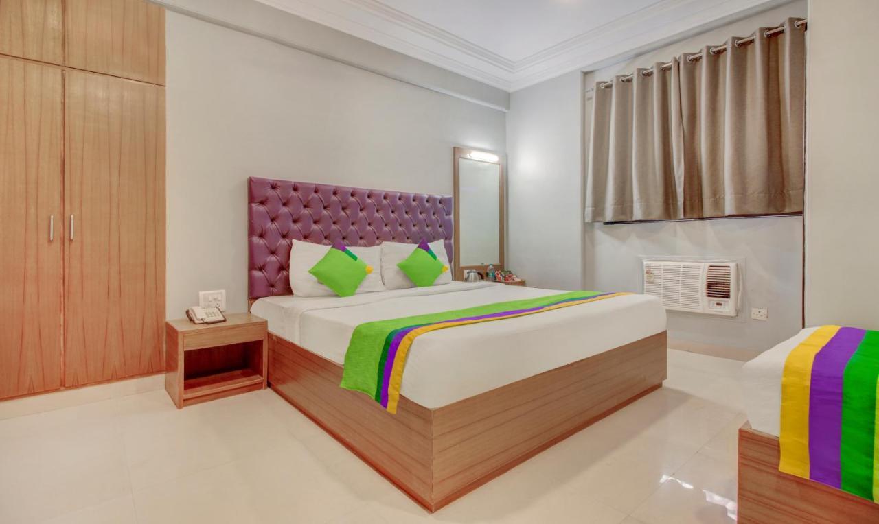 Treebo Cruz Royale Santacruz West Hotel Mumbai Exterior photo