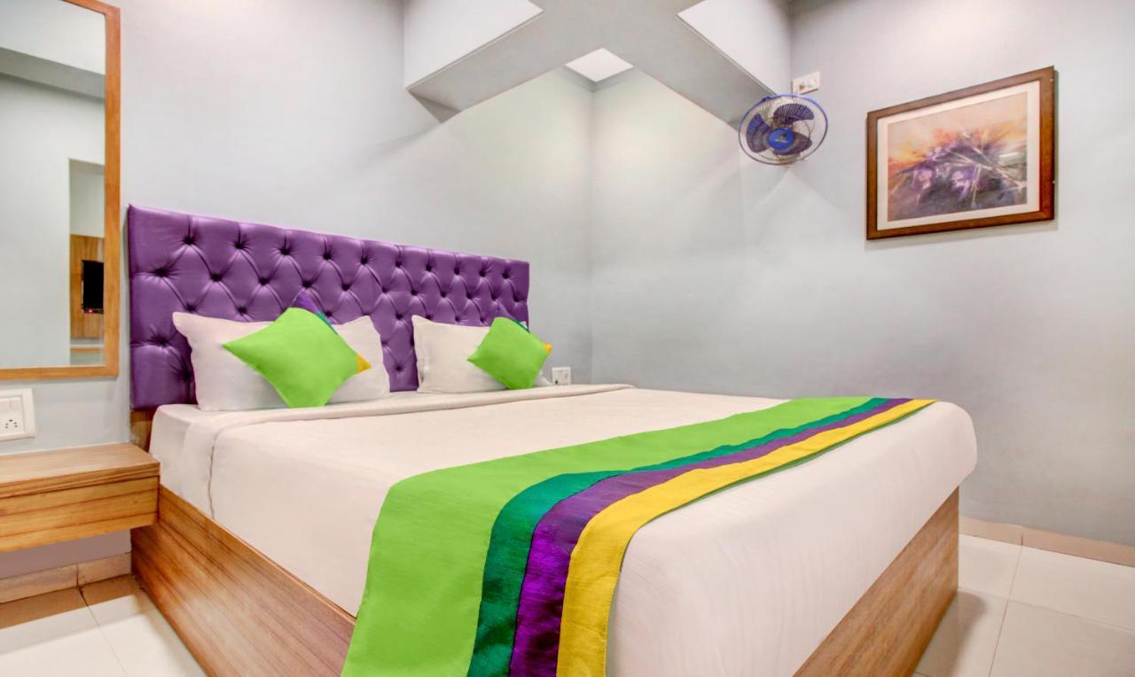 Treebo Cruz Royale Santacruz West Hotel Mumbai Exterior photo