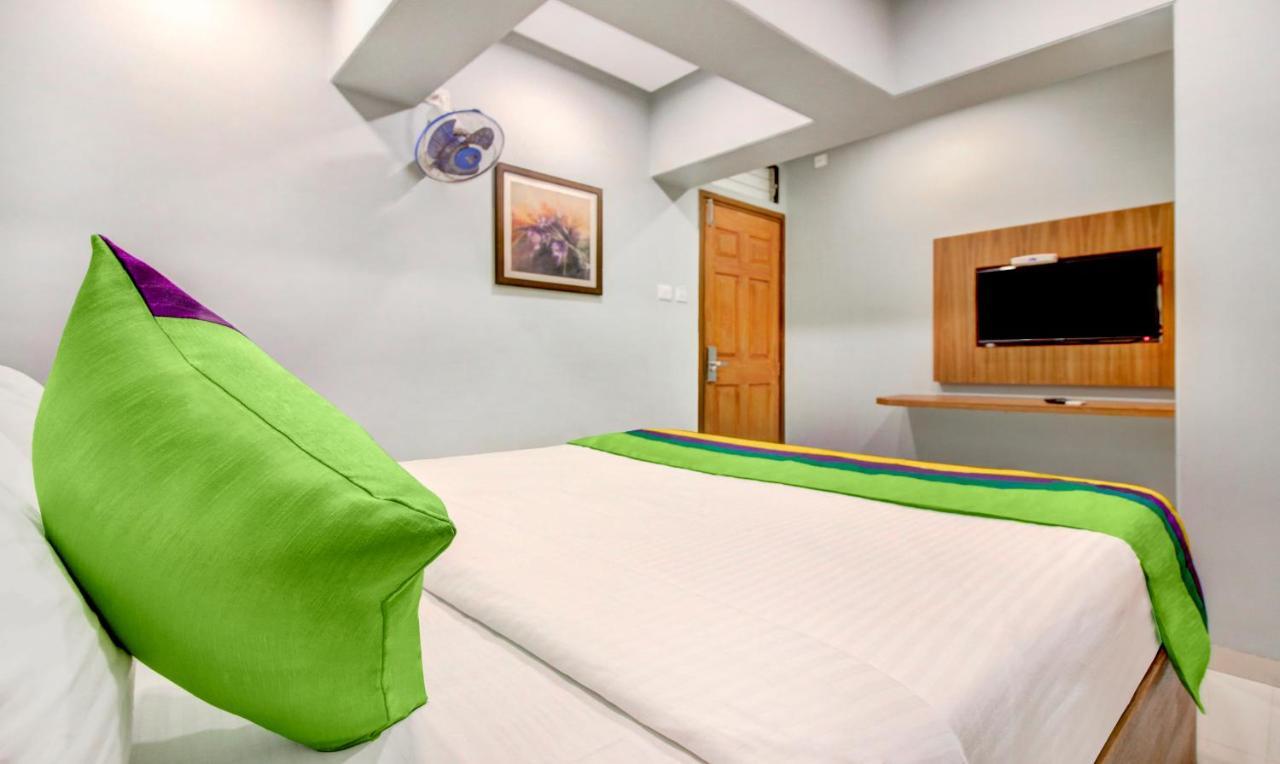Treebo Cruz Royale Santacruz West Hotel Mumbai Exterior photo
