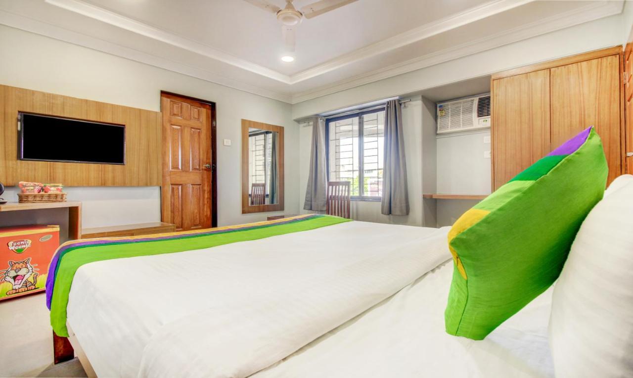 Treebo Cruz Royale Santacruz West Hotel Mumbai Exterior photo