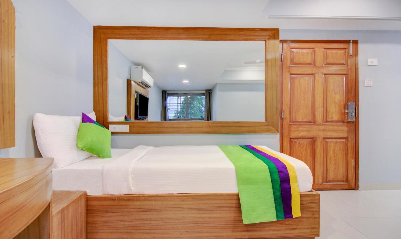 Treebo Cruz Royale Santacruz West Hotel Mumbai Exterior photo