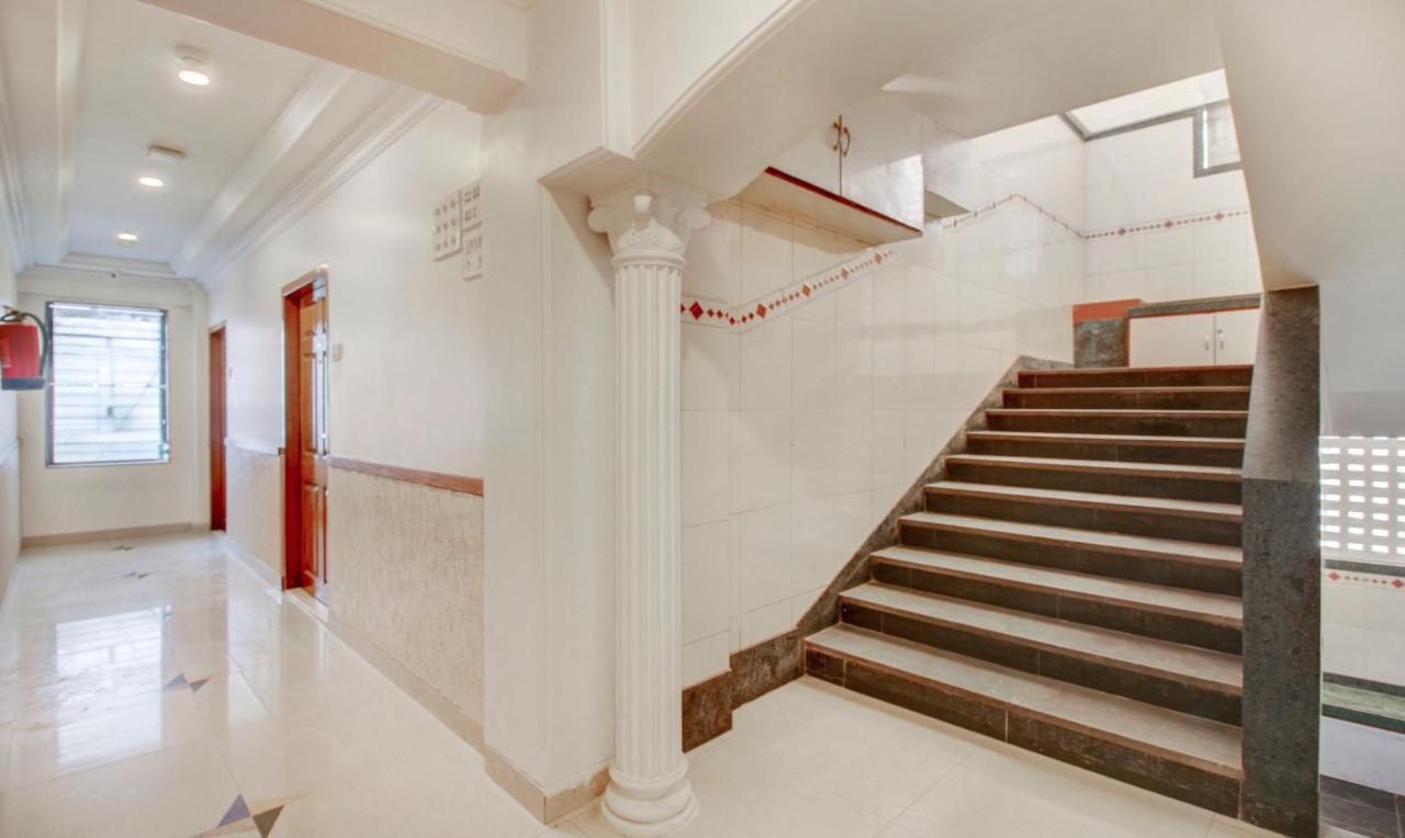 Treebo Cruz Royale Santacruz West Hotel Mumbai Exterior photo