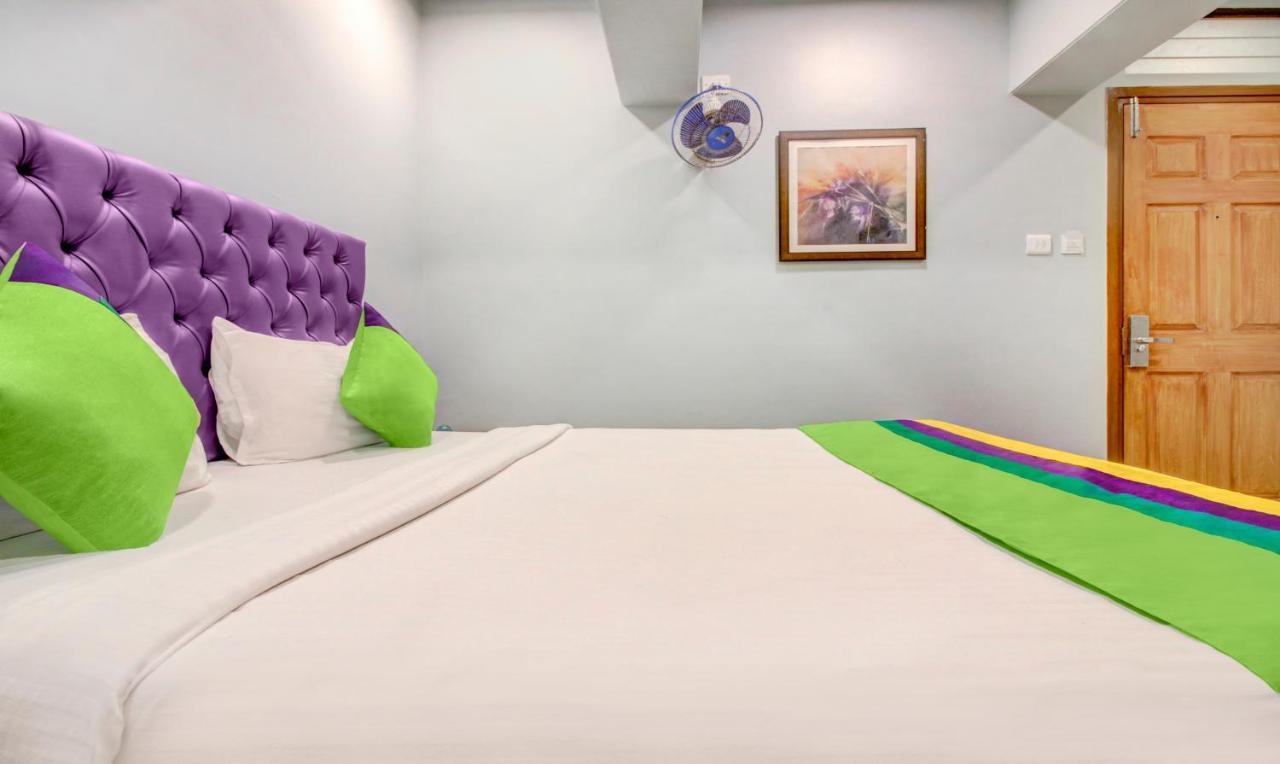 Treebo Cruz Royale Santacruz West Hotel Mumbai Exterior photo