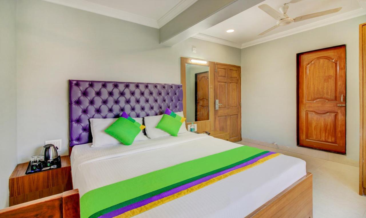 Treebo Cruz Royale Santacruz West Hotel Mumbai Exterior photo