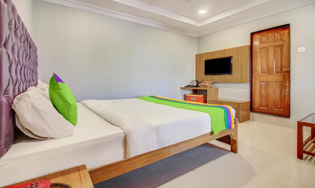 Treebo Cruz Royale Santacruz West Hotel Mumbai Exterior photo