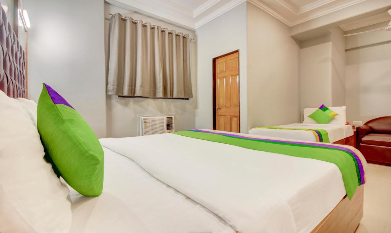 Treebo Cruz Royale Santacruz West Hotel Mumbai Exterior photo