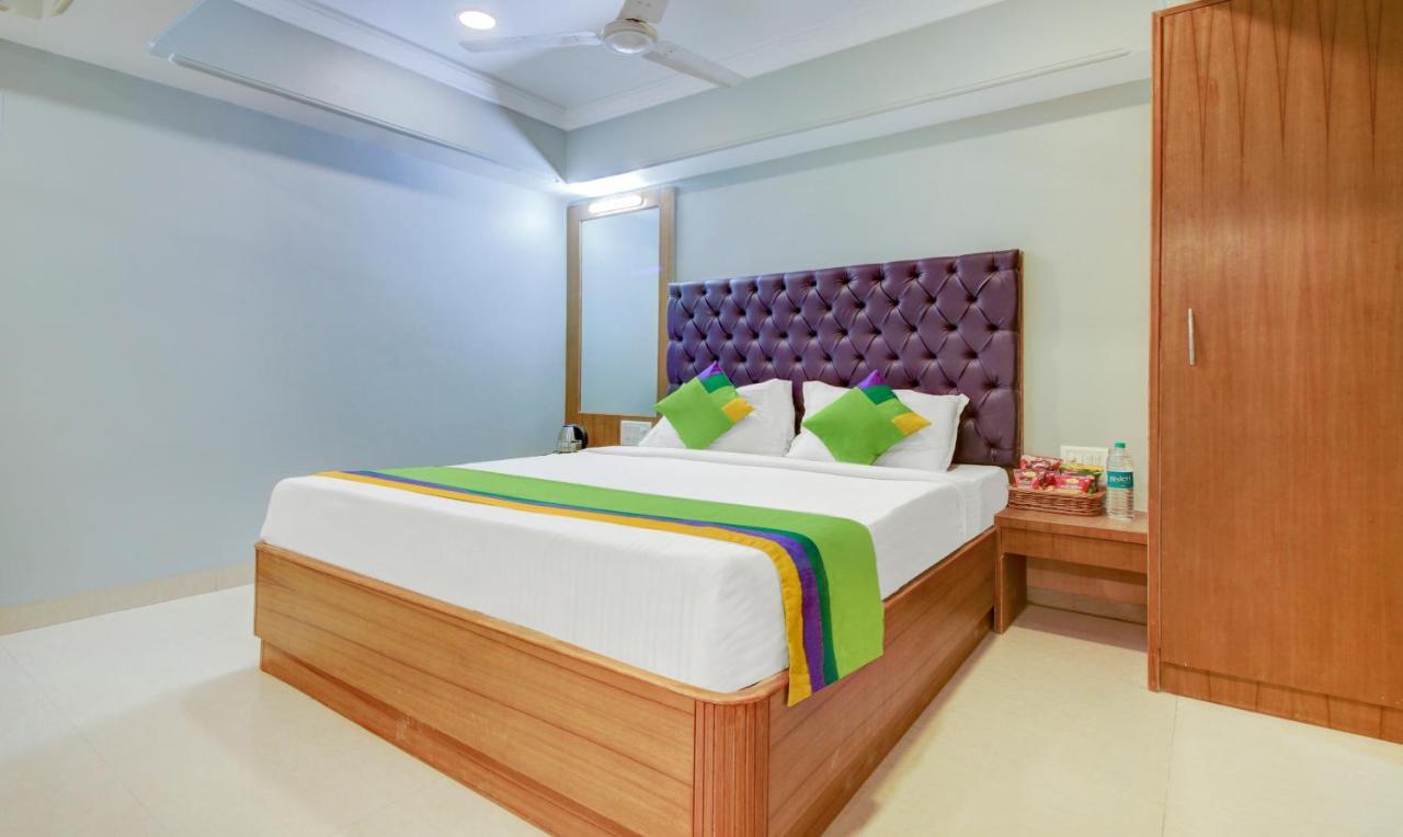 Treebo Cruz Royale Santacruz West Hotel Mumbai Exterior photo