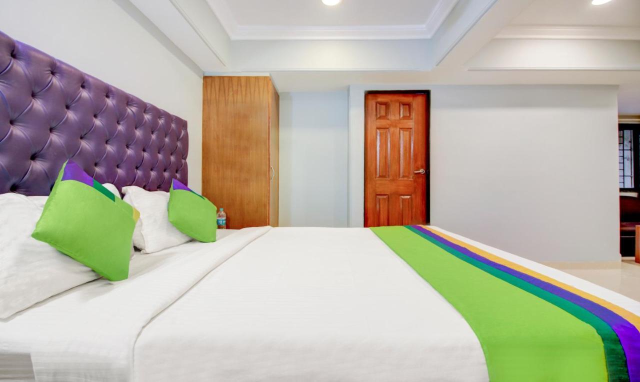 Treebo Cruz Royale Santacruz West Hotel Mumbai Exterior photo