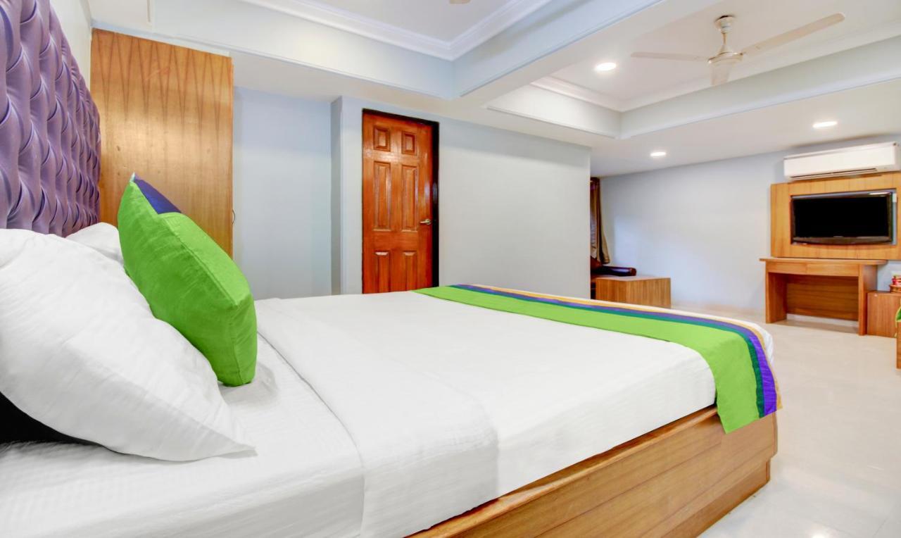 Treebo Cruz Royale Santacruz West Hotel Mumbai Exterior photo