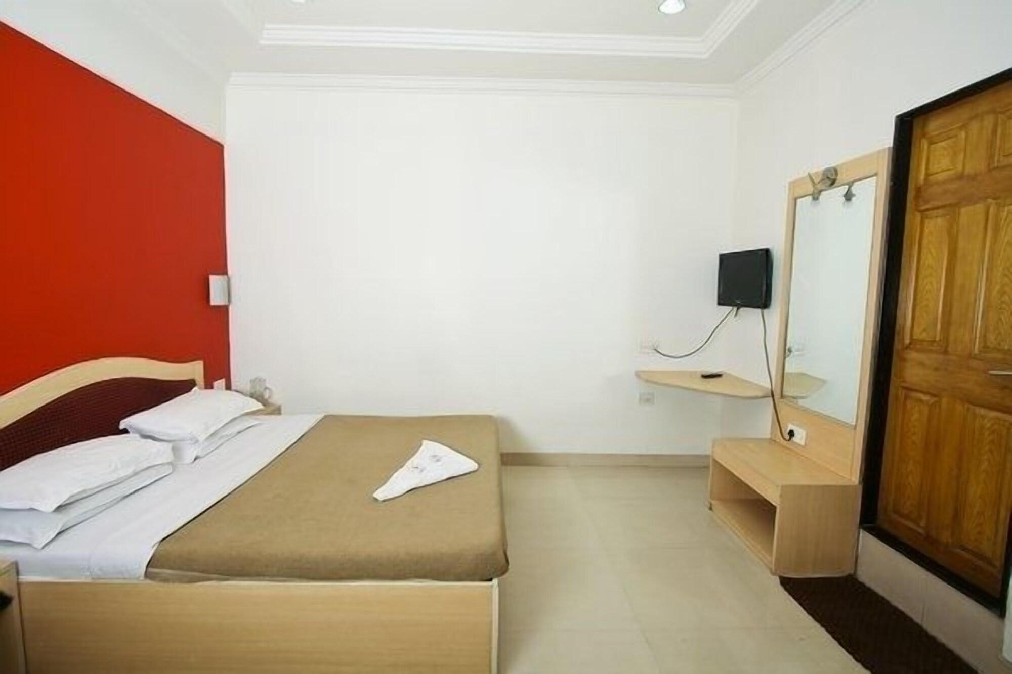 Treebo Cruz Royale Santacruz West Hotel Mumbai Exterior photo